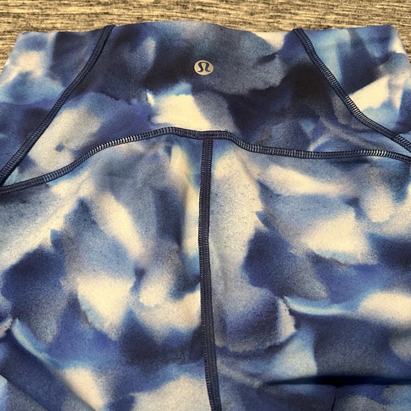 Lululemon Train Times Crops 17” Size 4 - Picture 2 of 5